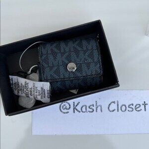 Michael Kors earbud case admiral pale blue